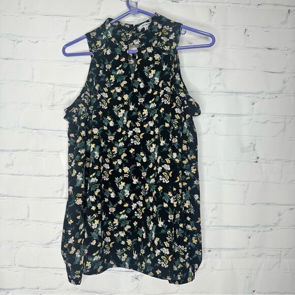 Glamorous small cold shoulder top‎ - Picture 1 of 7